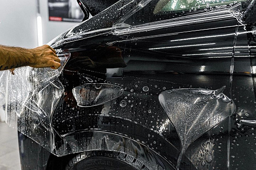 Чёрная Toyota Alphard: оклейка антигравийной полиуретановой плёнкой. Фото - 4