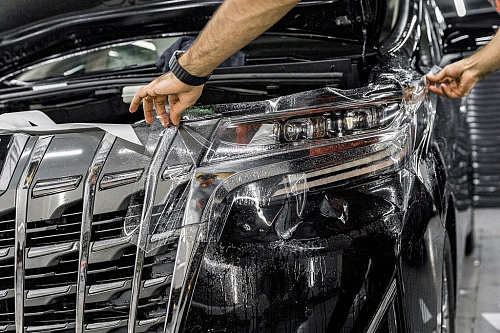 Чёрная Toyota Alphard: оклейка антигравийной полиуретановой плёнкой. Фото - 5
